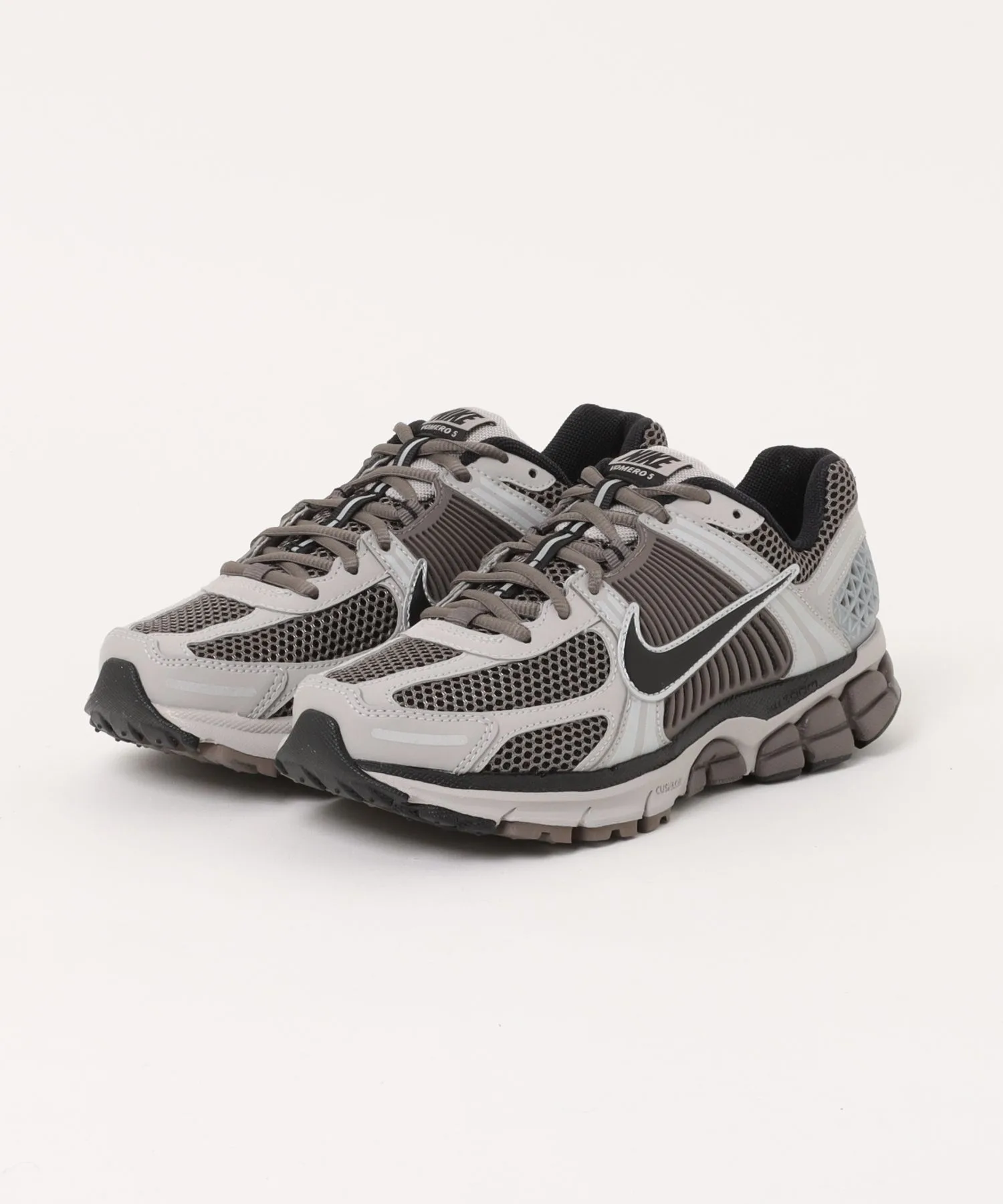 Мужские кроссовки с технологией Zoom VOMERO 5 NIKE чёрные
