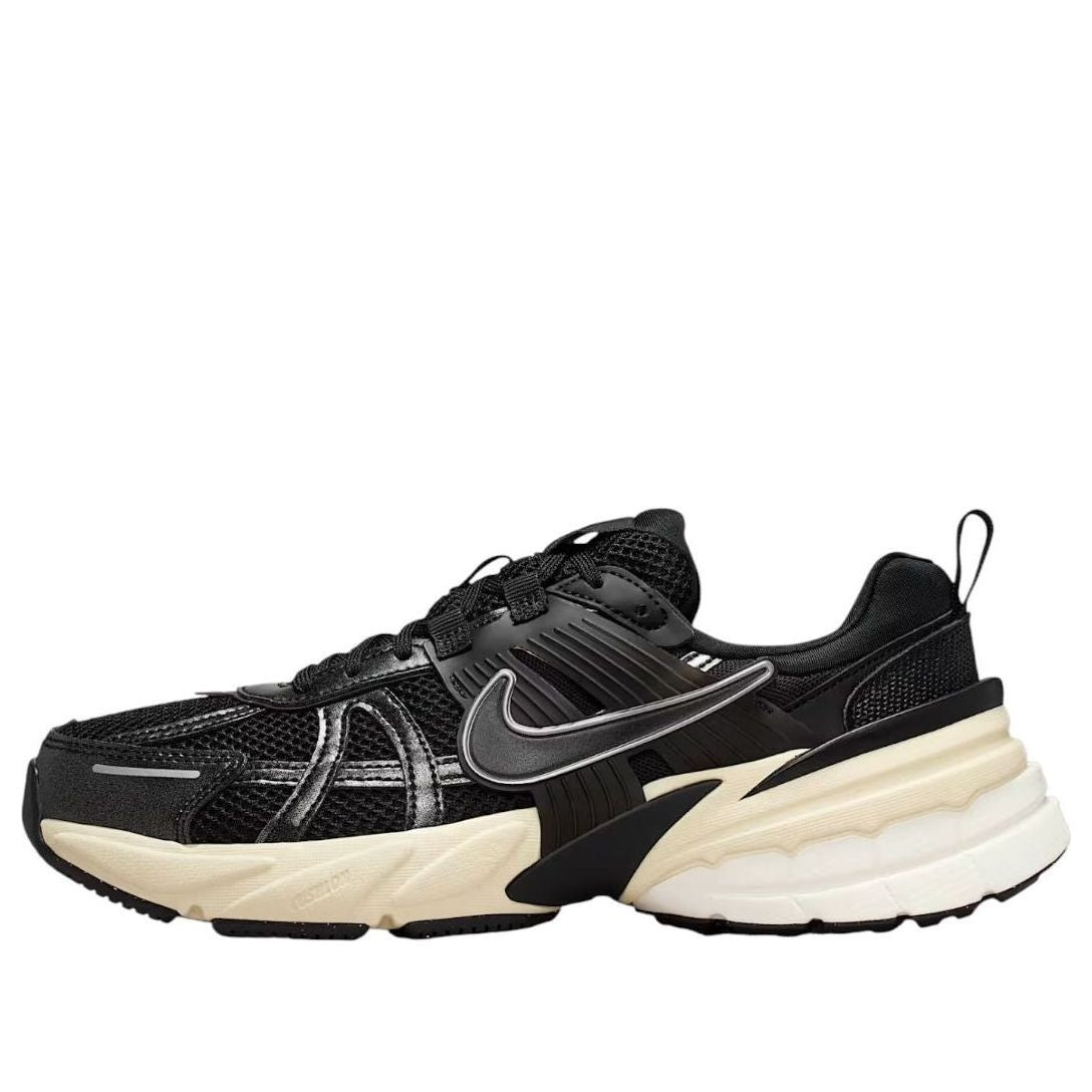 Кроссовки (WMNS) Nike V2K Run 'Black Metallic Silver'