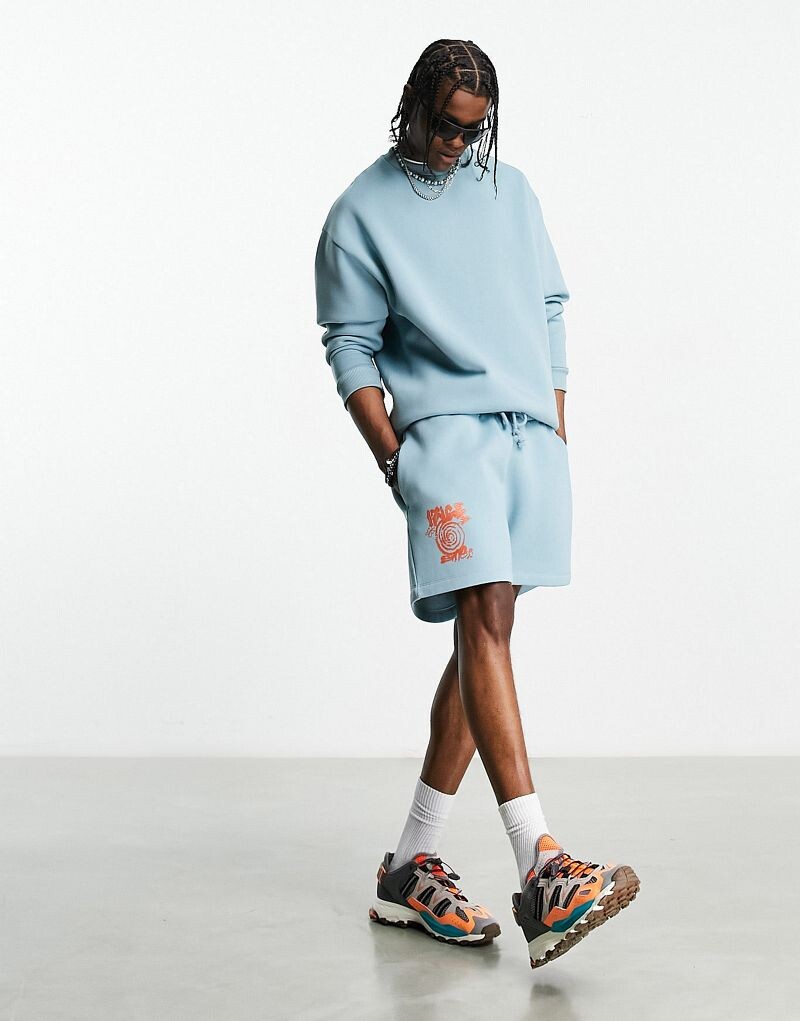 

Синие шорты оверсайз с многослойным принтом ASOS DESIGN — часть комплекта