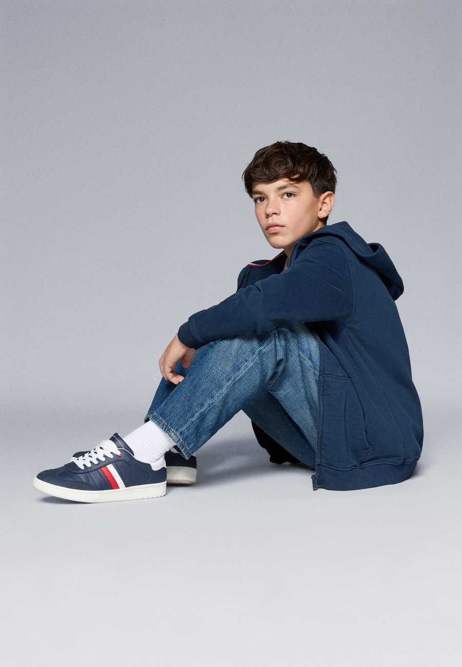 Худи Tommy Hilfiger TONAL FLAG ZIP HOODIE UNISEX, Dark Night Navy/Dark Blue — фото 2
