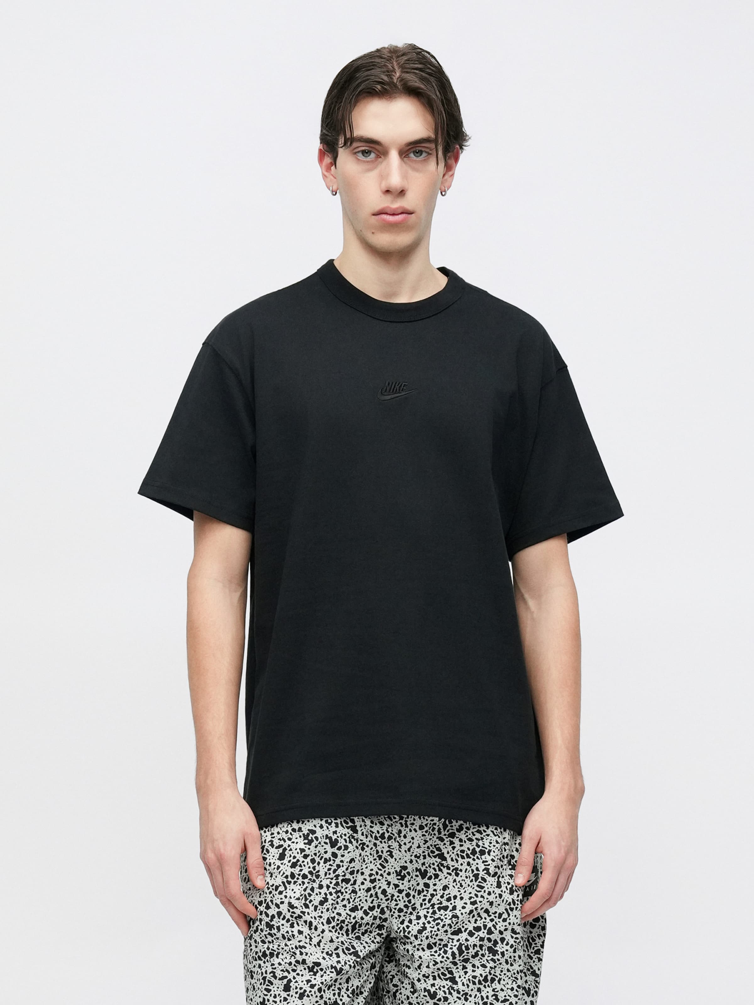 Nike Sportswear Футболка 'PREM ESS' в черном цвете — фото 2