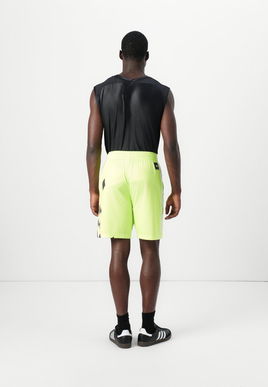 Шорты Adidas Originals NUWAVE SHORT, Signal Green/Neon Yellow — фото 3