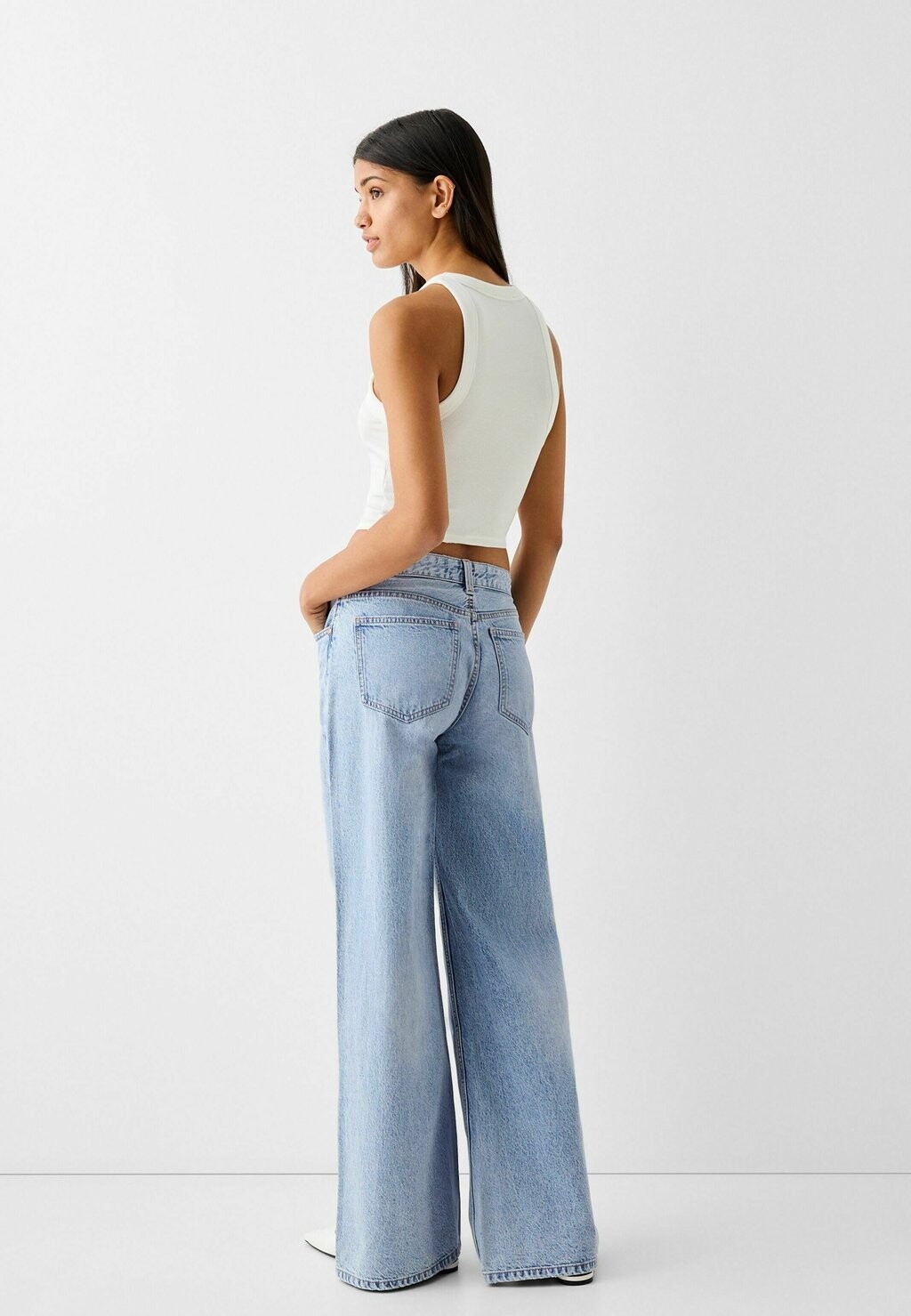 

Джинсы свободного кроя WIDE-LEG Bershka, светло-голубой деним
