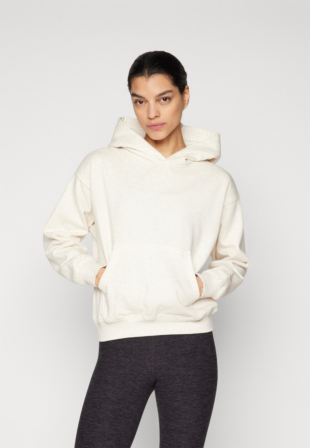 

Толстовка с капюшоном COZY HOODIE Fabletics, молочный