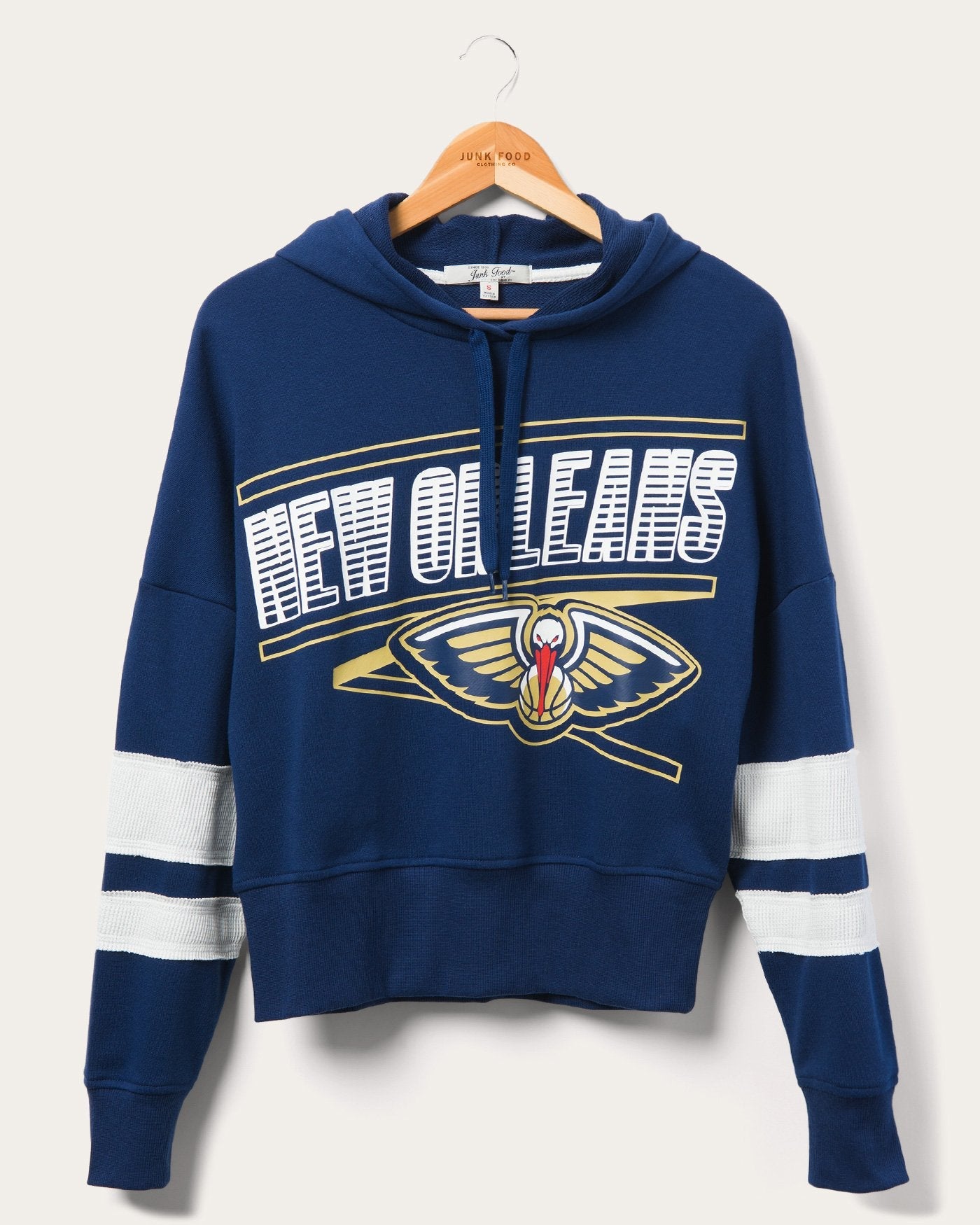

Женская полосатая флисовая толстовка с капюшоном Pelicans Overtime Junk Food Clothing, темно-синий