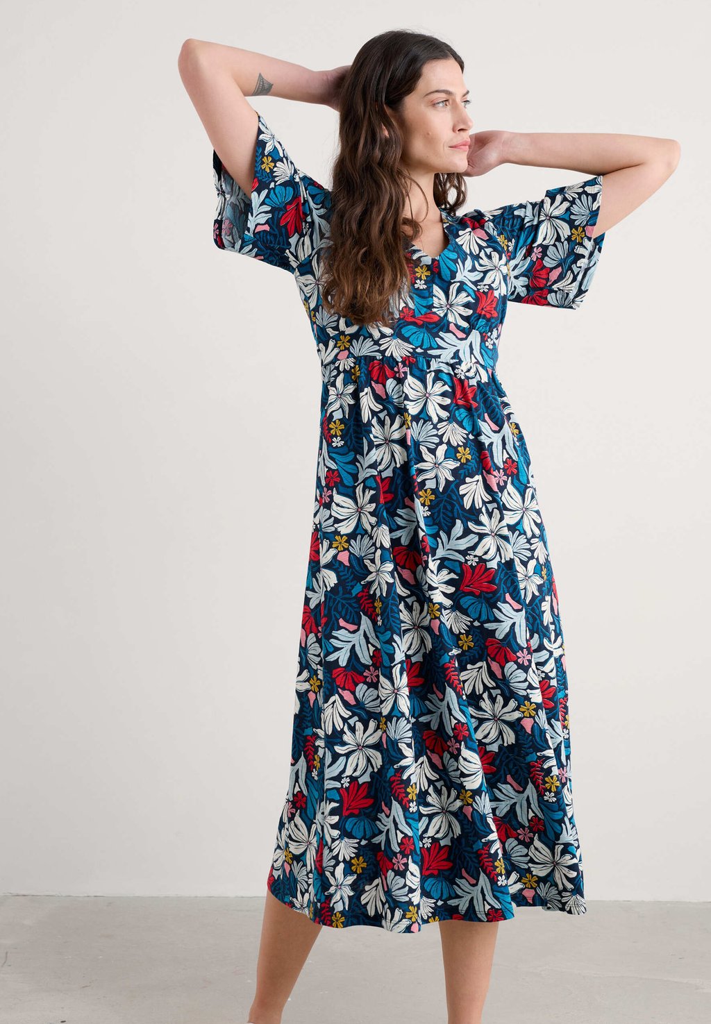 

Платье из джерси CHATEAUX HALF SLEEVE Seasalt Cornwall, цвет Multi Seaweed Flower Maritime