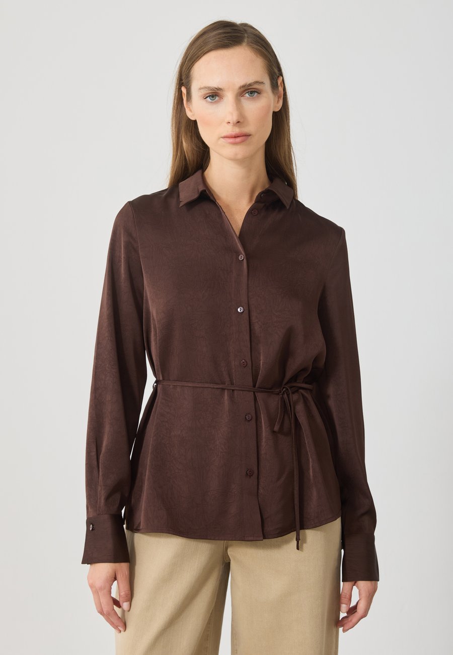 

Блуза Anna Field SATIN SHIRT WITH BELT, Coffee Bean/Brown