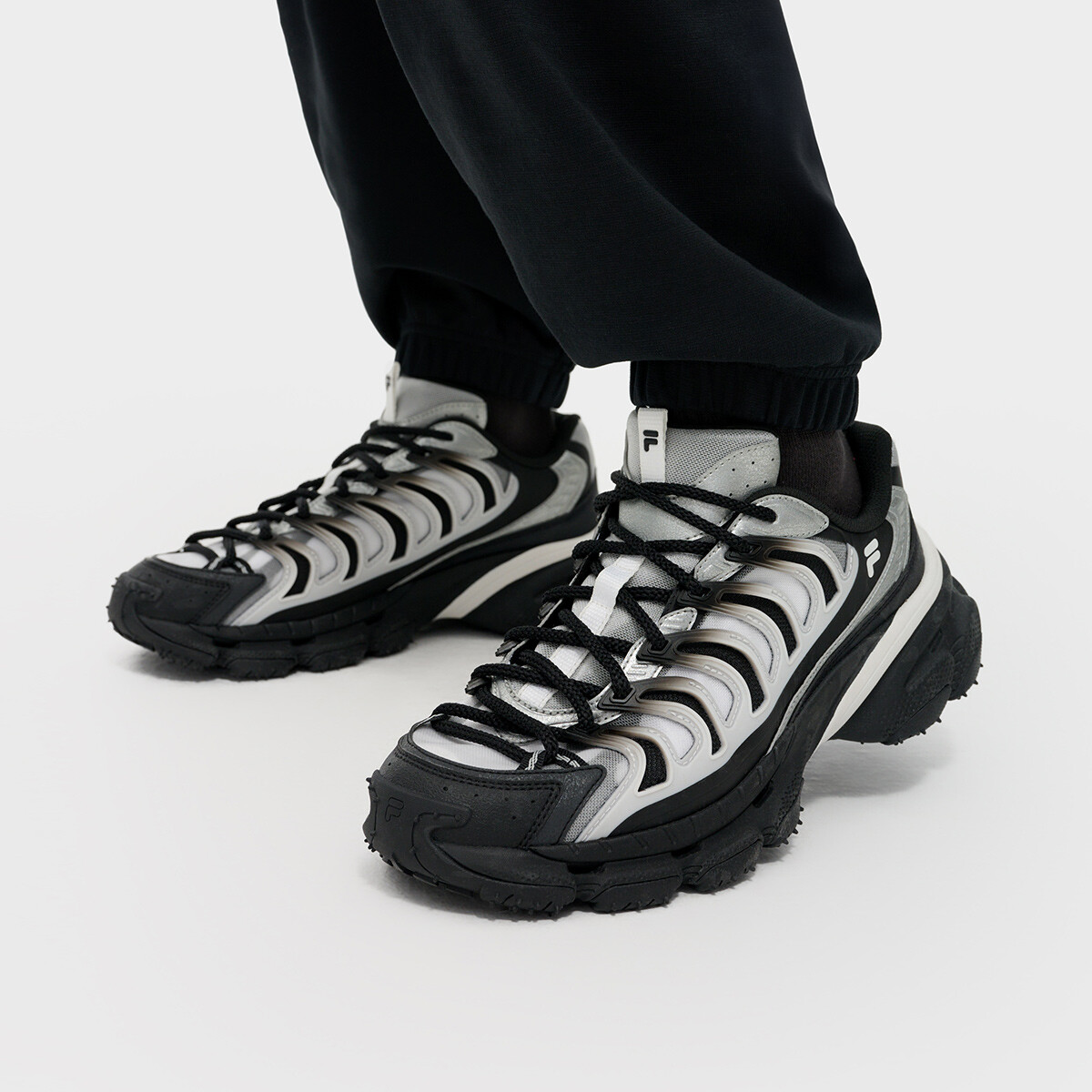 Кроссовки FILA FUSION BRACKET Lifestyle Shoes Men Low-top Black/Lily White, черный — фото 4
