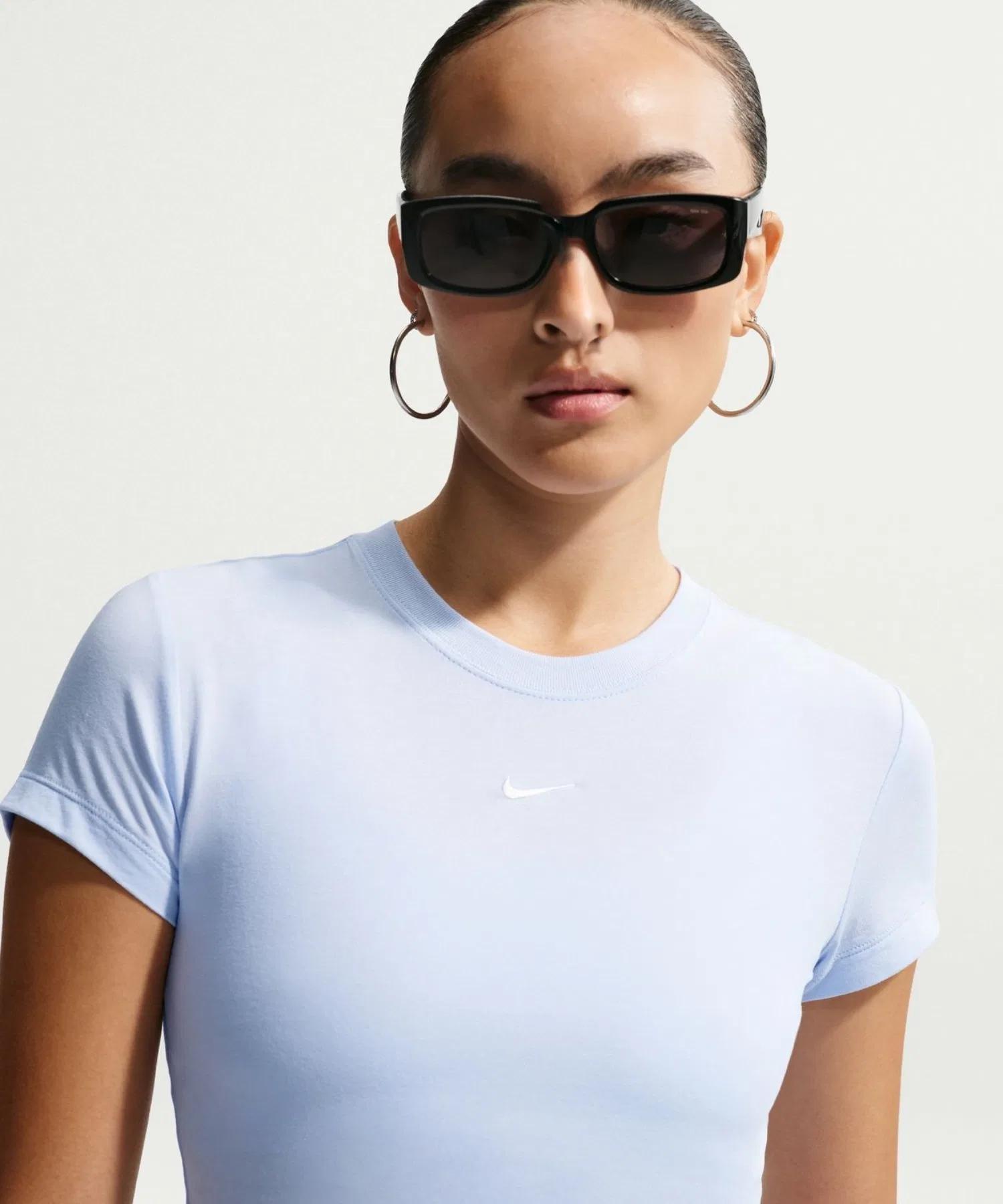 Женская футболка NIKE NSW CHLL CRP S/S укороченная чёрная — фото 4
