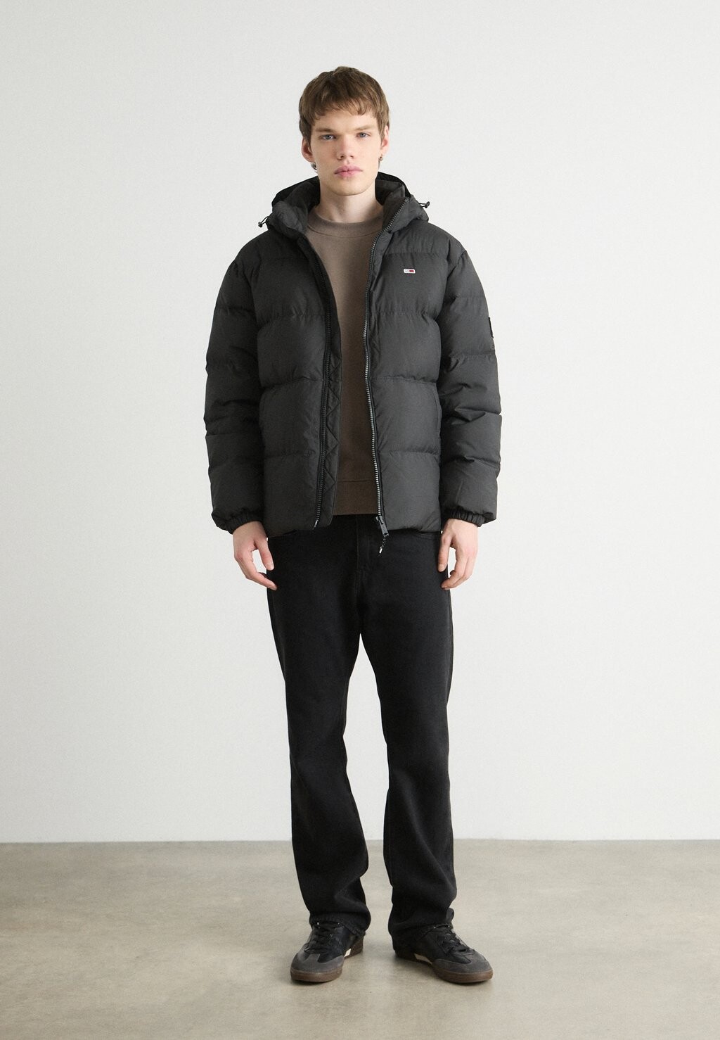 

Пуховик ESSENTIAL JACKET Tommy Jeans, черный