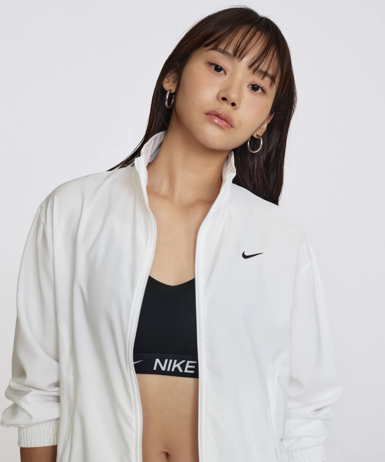 Спортивный бюстгальтер Nike Indy Light Support с регулируемыми бретелями, чёрный — фото 2