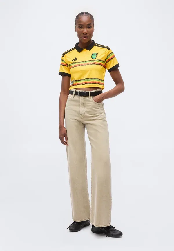 Футбольная джерси Adidas Performance Jamaica 26 home replica cropped, ярко-золотой — фото 2
