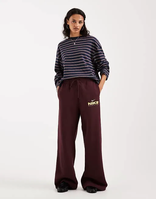 

Бордовые широкие джоггеры Nike Varsity