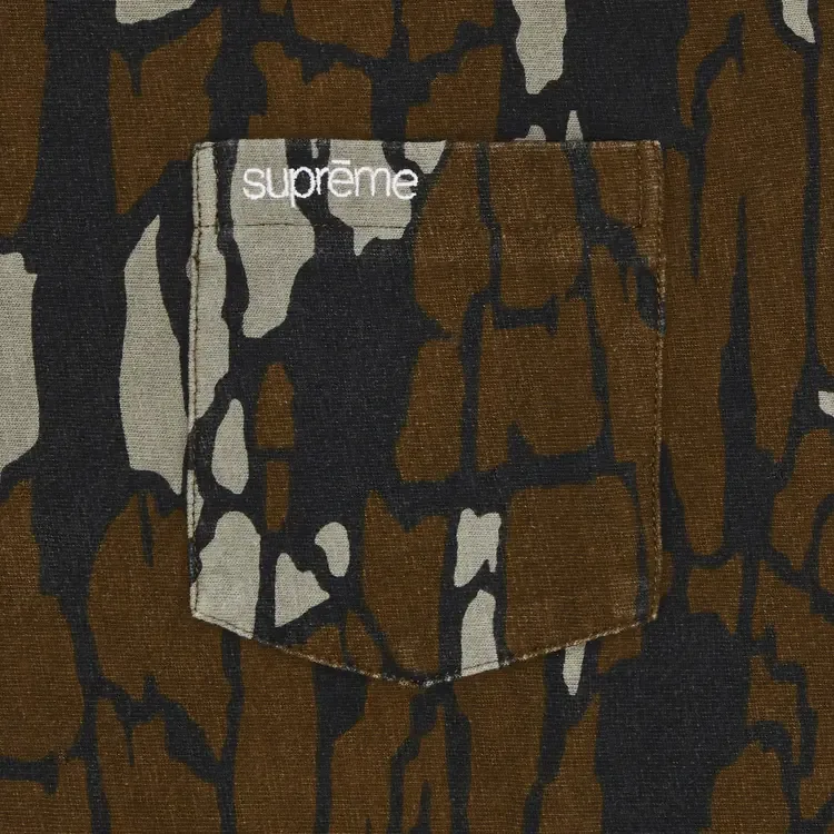 Футболка Supreme с коротким рукавом и карманом, камуфляж «Mossy Oak Trebark» — фото 2