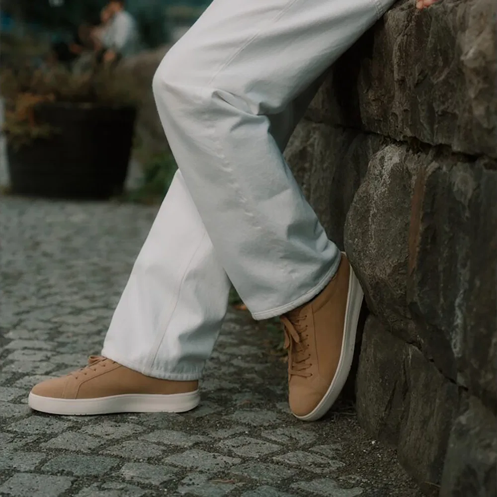 Мужские низкие замшевые кеды Rally2 верблюжьего цвета от Fitflop