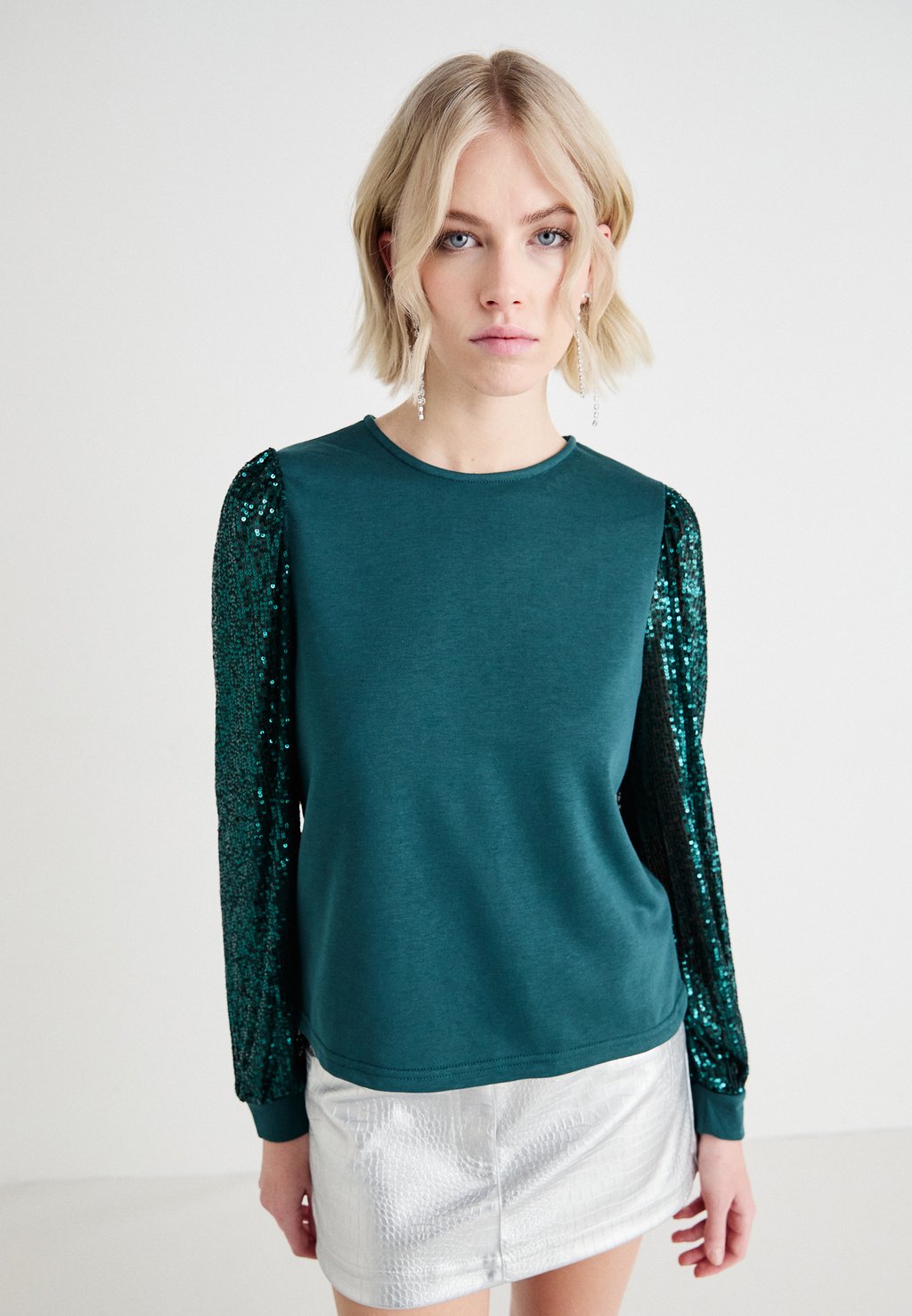 

Толстовка VMCHARLOTTE SEQUINS Vero Moda, темно-зеленый