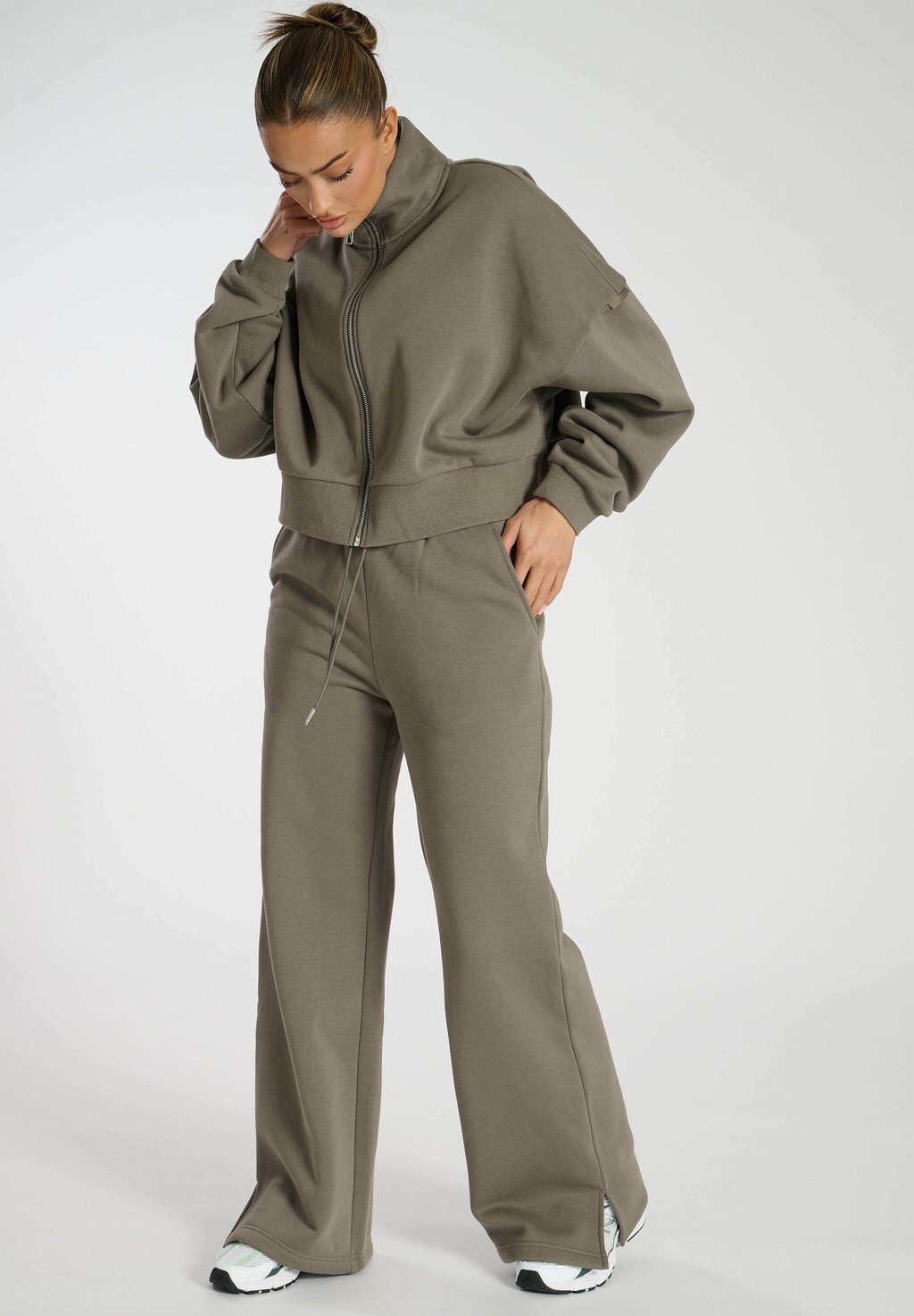 

Толстовка на молнии CROPPED FUNNEL NECK South Beach, хаки