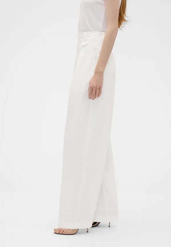 Брюки Victoria Beckham High Rise Pleated Arc Trouser, Gap, новый цвет офф-вайт — фото 4