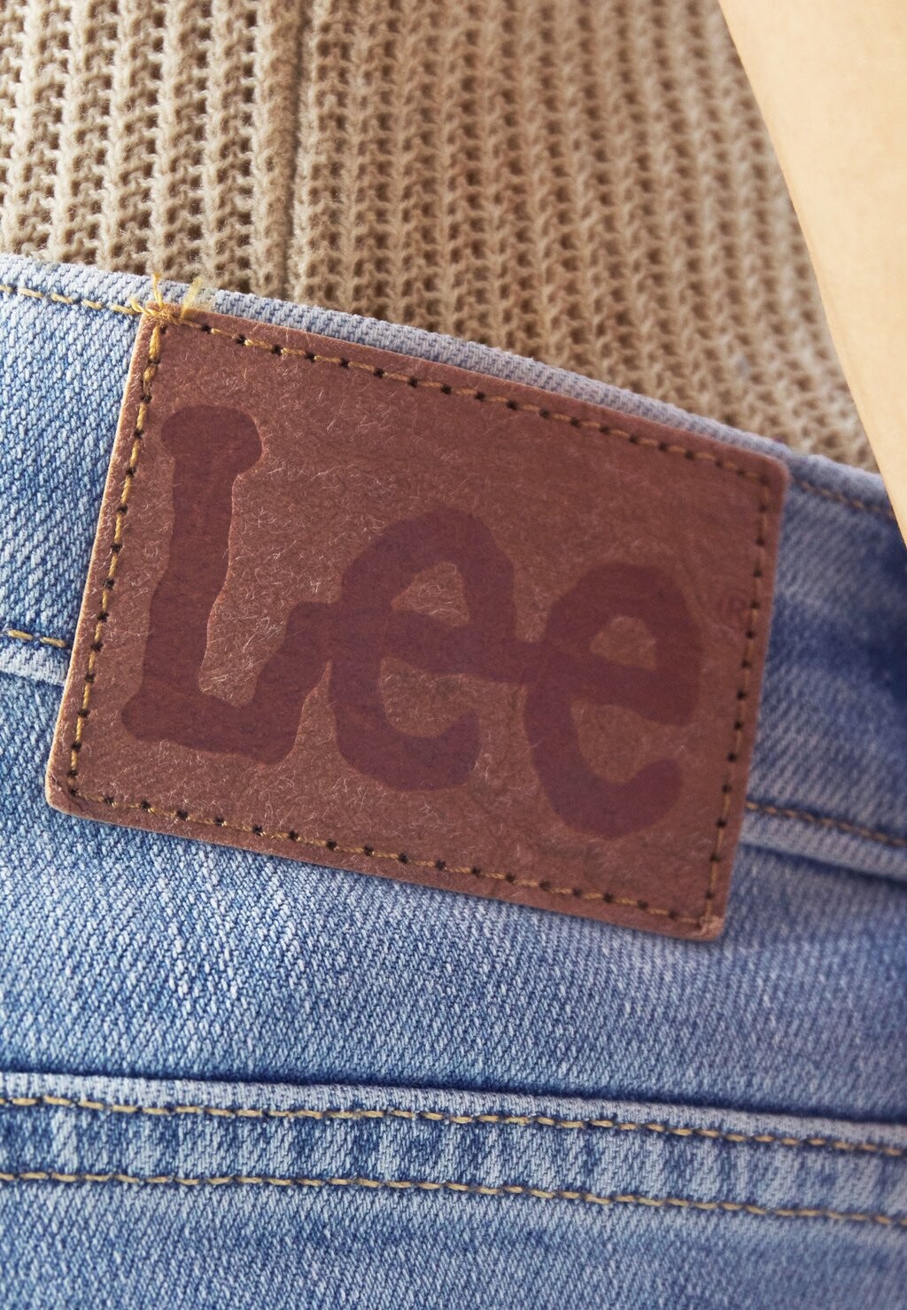 

Джинсы морковного фасона Lee, денимблау Rider