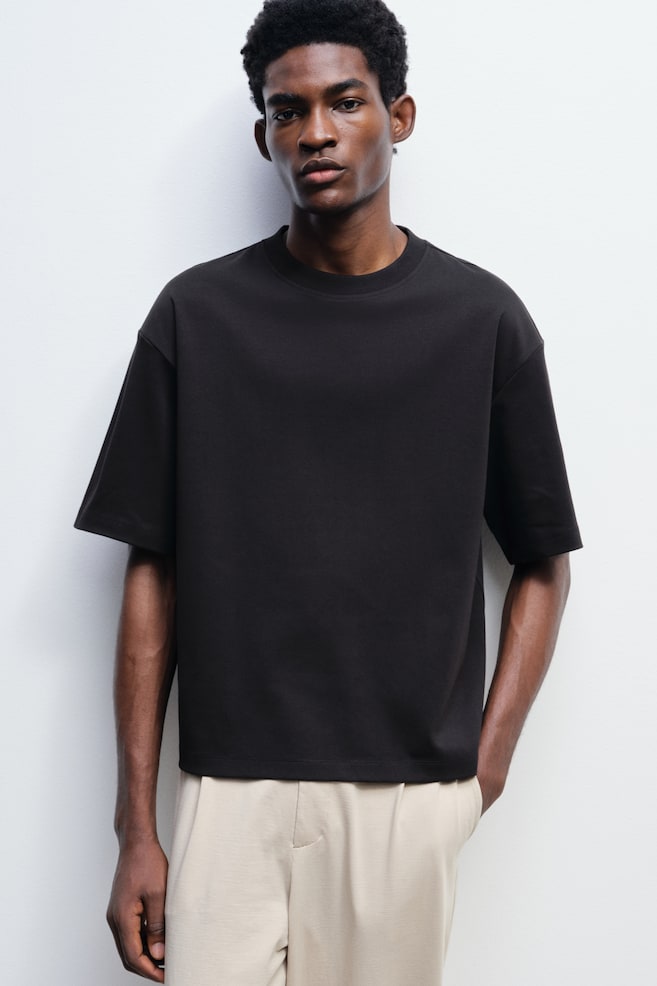 

Футболка свободного кроя. H&M, черный