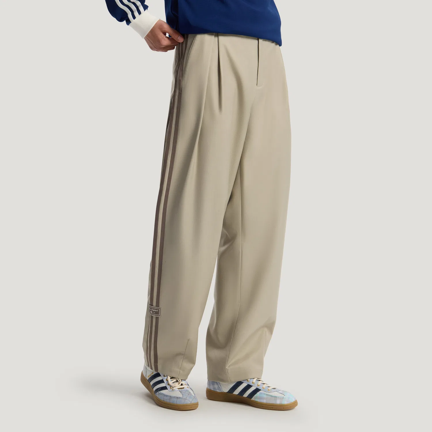 Спортивные штаны Adidas DLXC M TRACK PANT для мужчин Adidas Originals, Wonder Goods Umber — фото 4