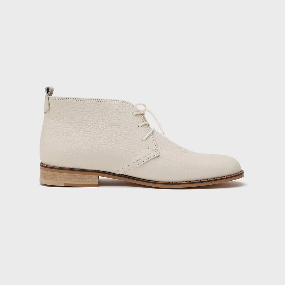 Мужские ботинки Firenze.A Standard Round Toe Chukka, кремовые с тиснением — фото 4
