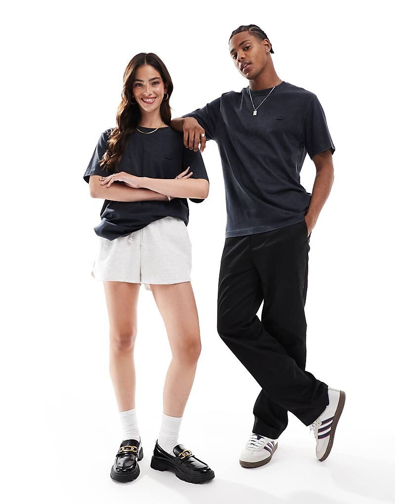 

Черная футболка с логотипом Lacoste унисекс