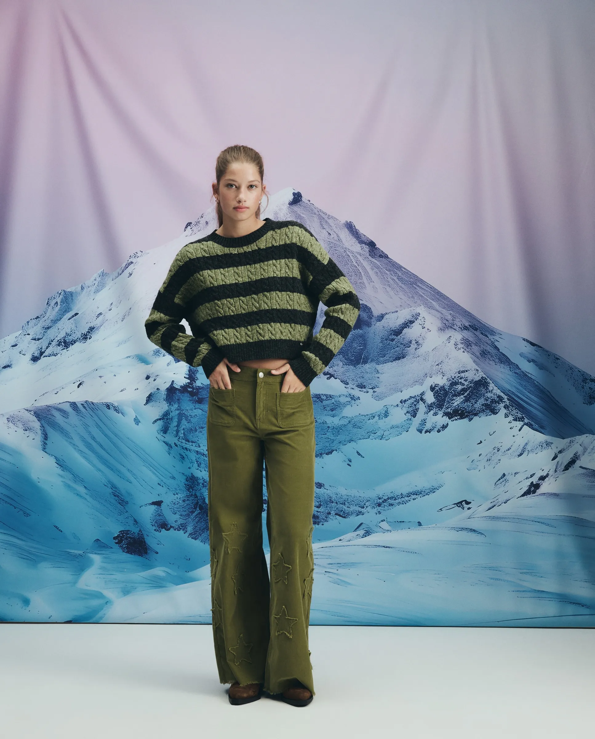 

Женские вельветовые брюки со звездами Green Coast, зеленый мох