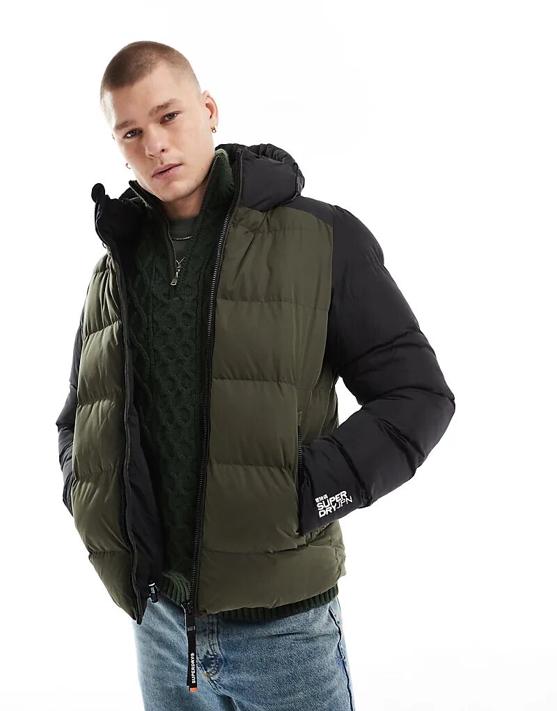 

Спортивная стеганая куртка с цветными вставками в черном цвете Superdry