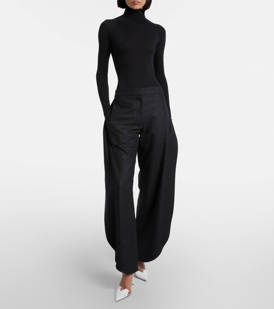 Туфли-лодочки Le Cœur 90 из лаковой кожи Alaïa, Blanc Optique — фото 3