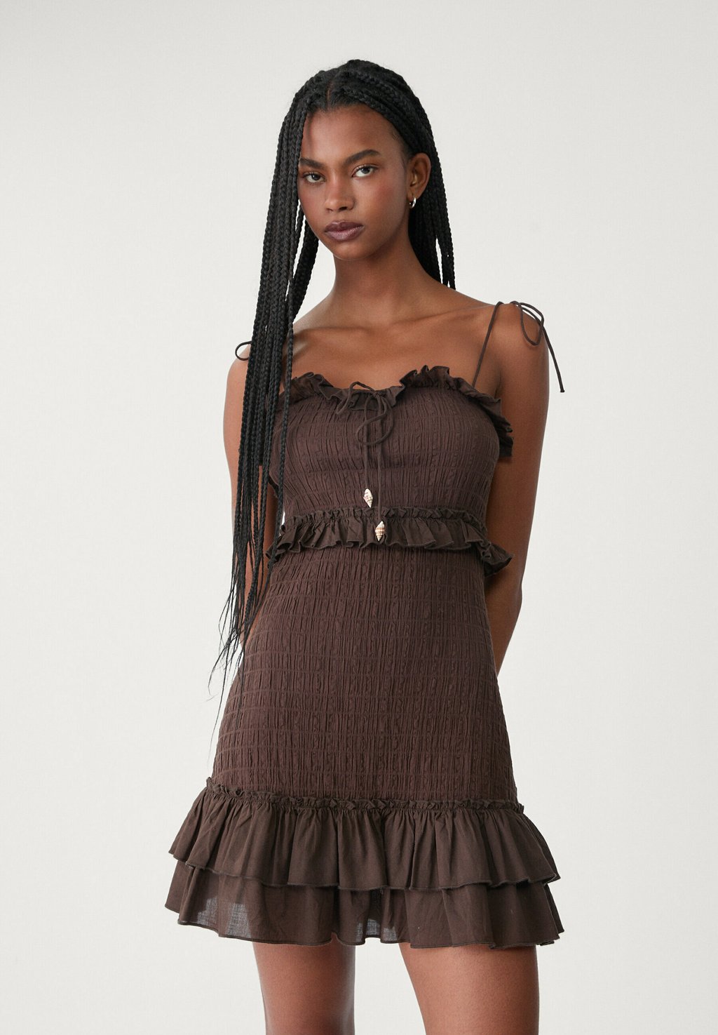 

Повседневное платье STRAPPY WITH RUFFLES Stradivarius, темно-коричневый