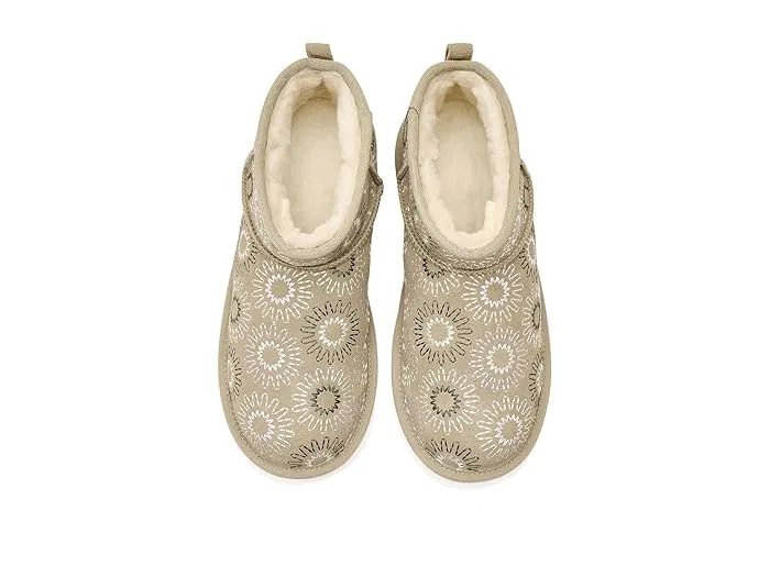 Ботинки с вышивкой Classic Ultra Mini Sun Stitched UGG Kids, Mustard Seed — фото 3