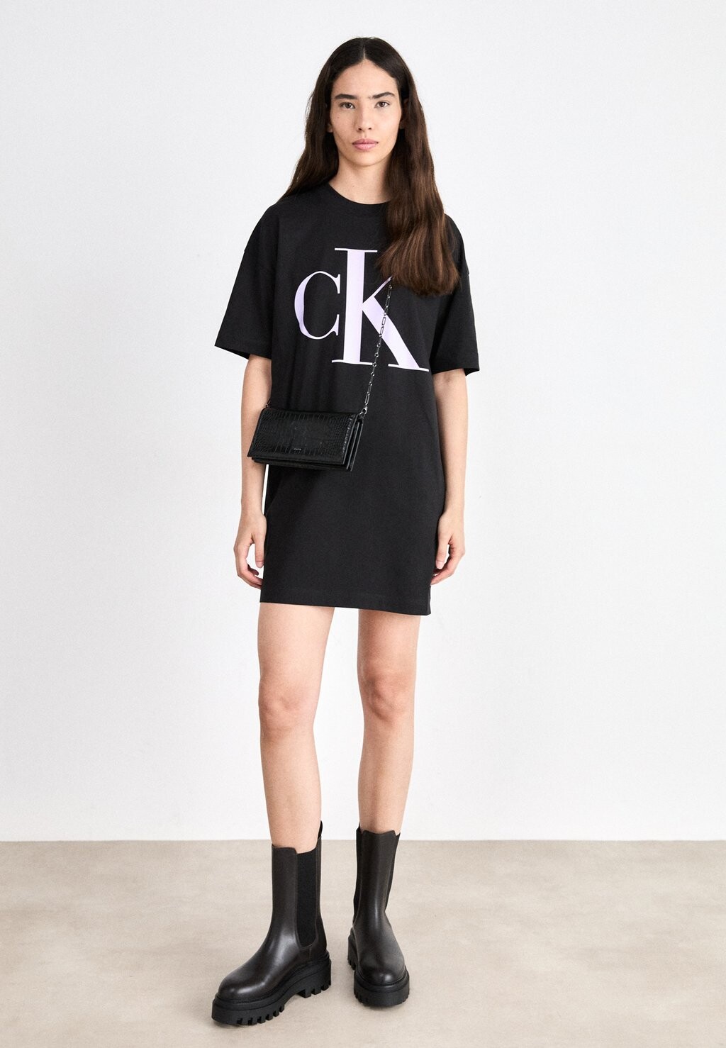 

Платье из джерси BOLD BOYFRIEND DRESS Calvin Klein Jeans, сиреневый
