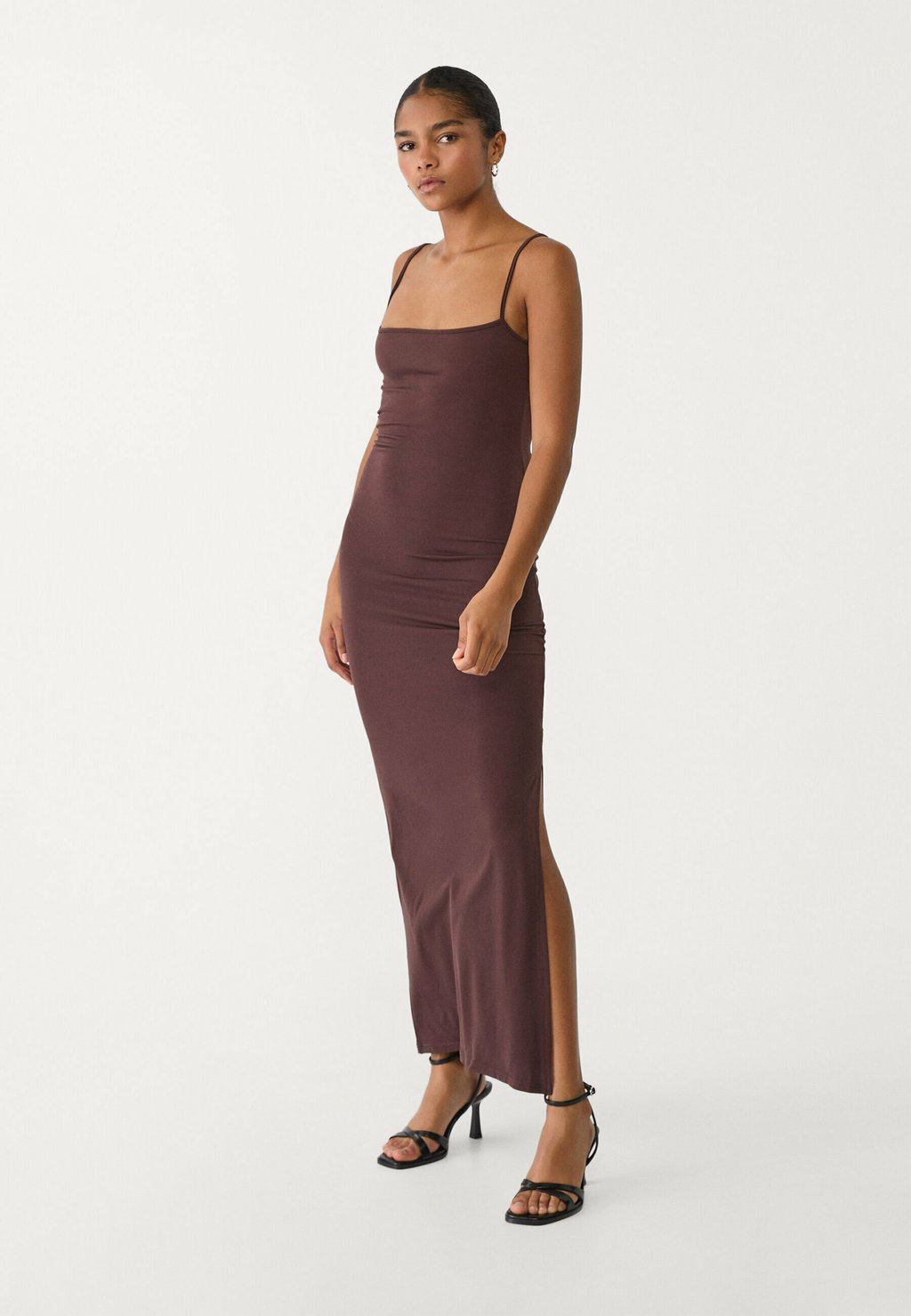 

Платье макси LONG STRAPPY Stradivarius, темно-коричневый