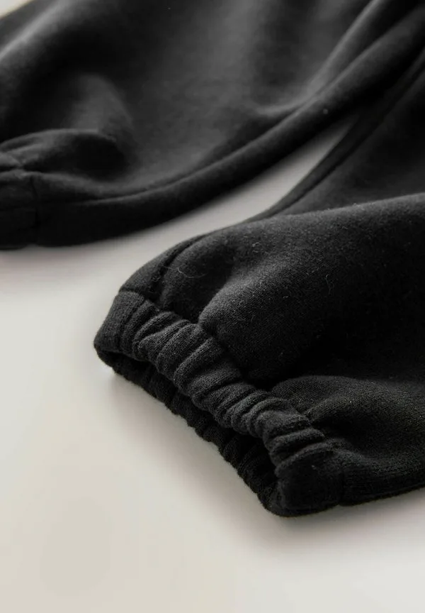 Спортивные брюки-джоггеры стандартного кроя из мягкой ткани Next, Black — фото 3