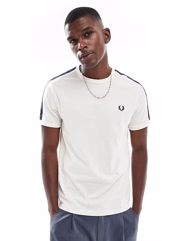 

Футболка Fred Perry Tape Ringer бежевого цвета