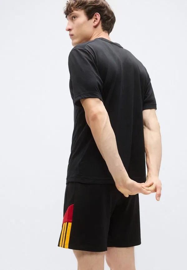 Спортивные шорты tiro, черные/красные/золотистые в университетском стиле Adidas Sportswear, Black/Power Red/Collegiate Gold-Coloured — фото 4