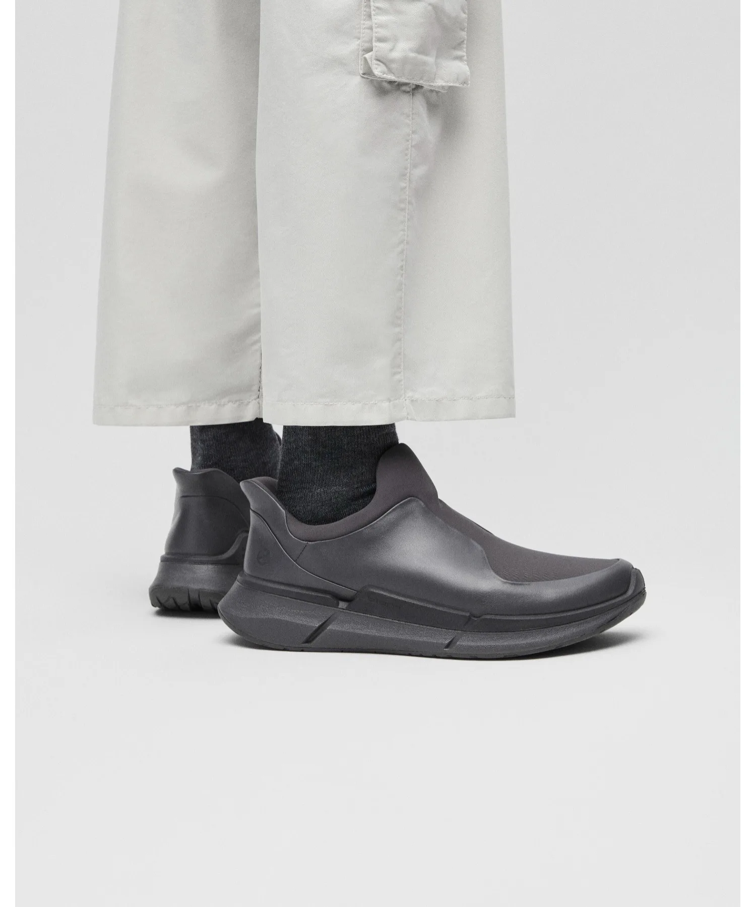 Мужские кроссовки ECCO BIOM 2.2 slip-on серые — фото 4
