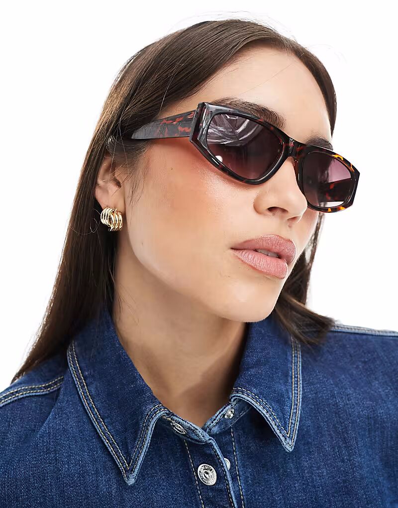 

Солнцезащитные очки Stradivarius угловатой формы «кошачий глаз» коричневого цвета