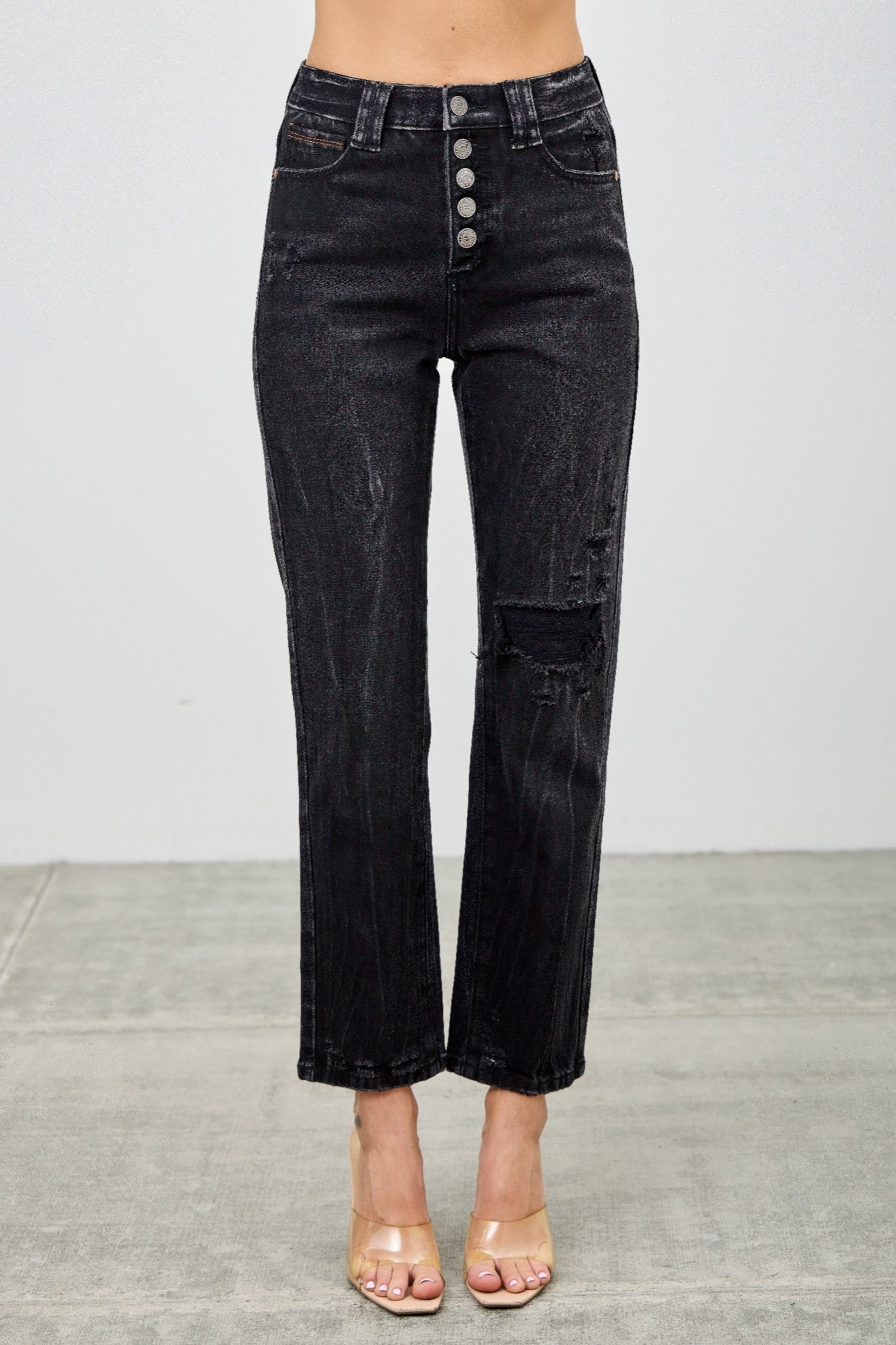 

Высокая посадка, облегающий крой, застежка на пуговицы TRUEDAMES, washed black