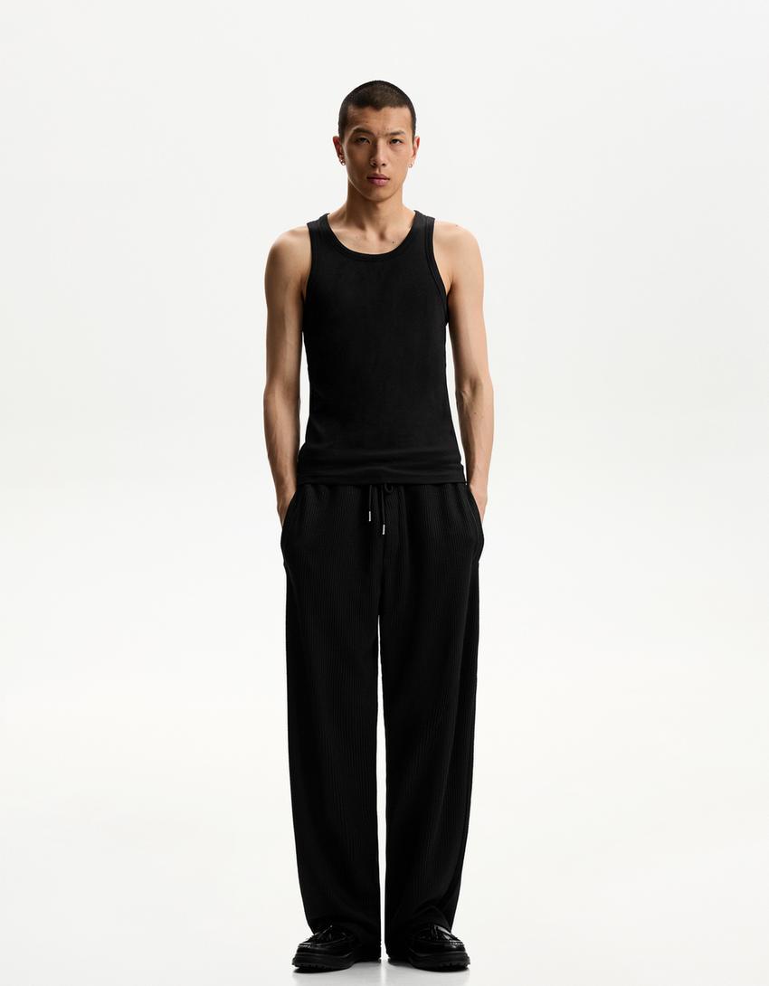 

Фактурные брюки широкого кроя Bershka, черный