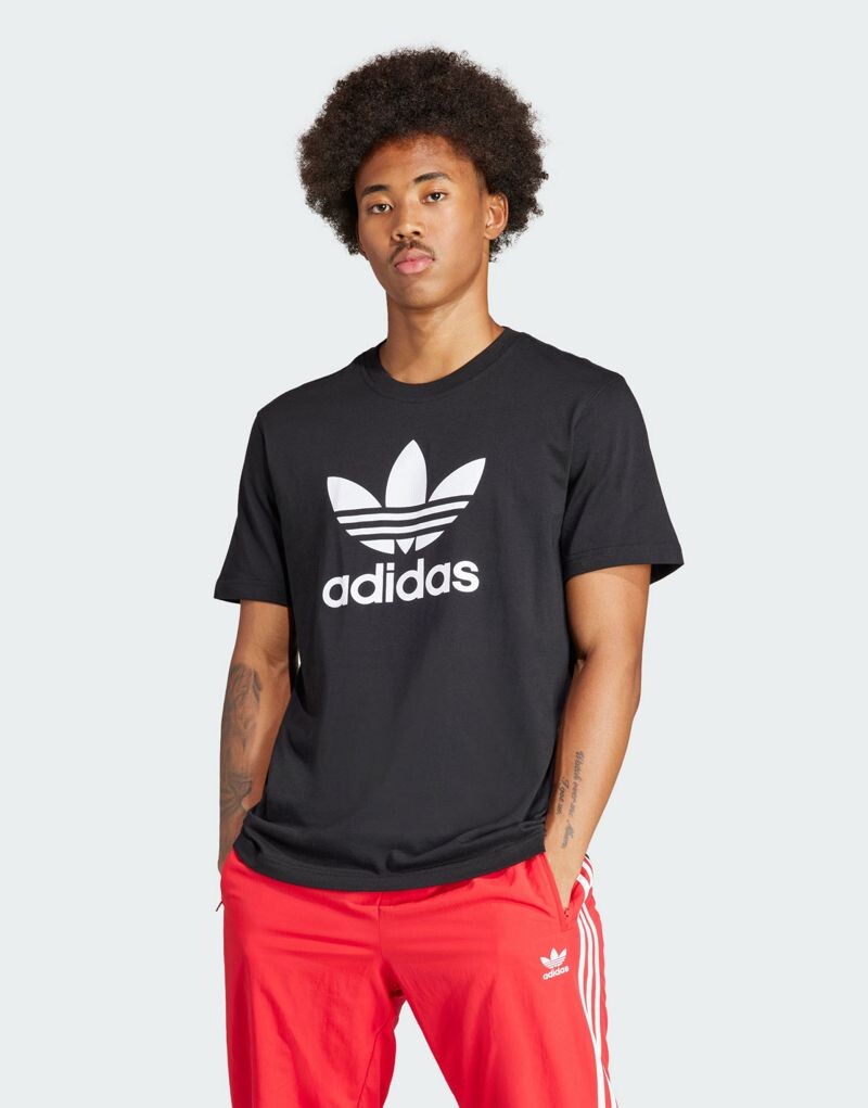 

Черная футболка adidas Adicolor Trefoil