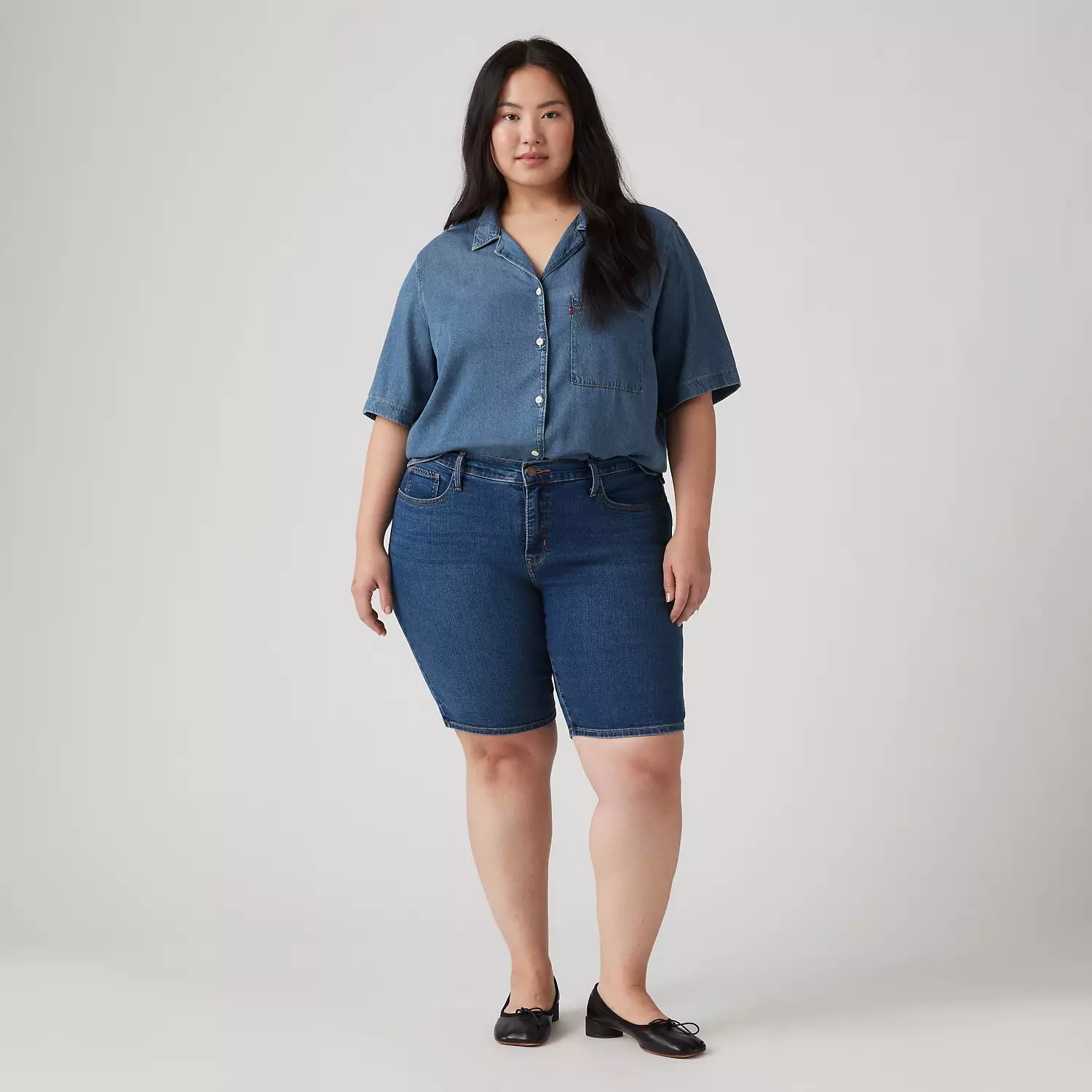 Женские шорты-бермуды Shaping (размер Plus) Levi's, цвет Clever Girl - Dark Wash — фото 2