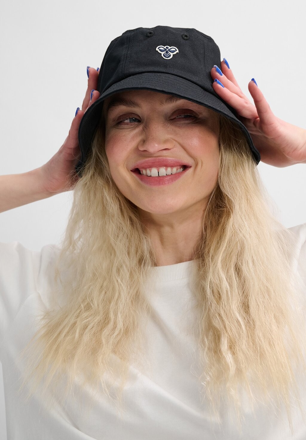 

Панама BUCKET BEE Hummel, цвет black