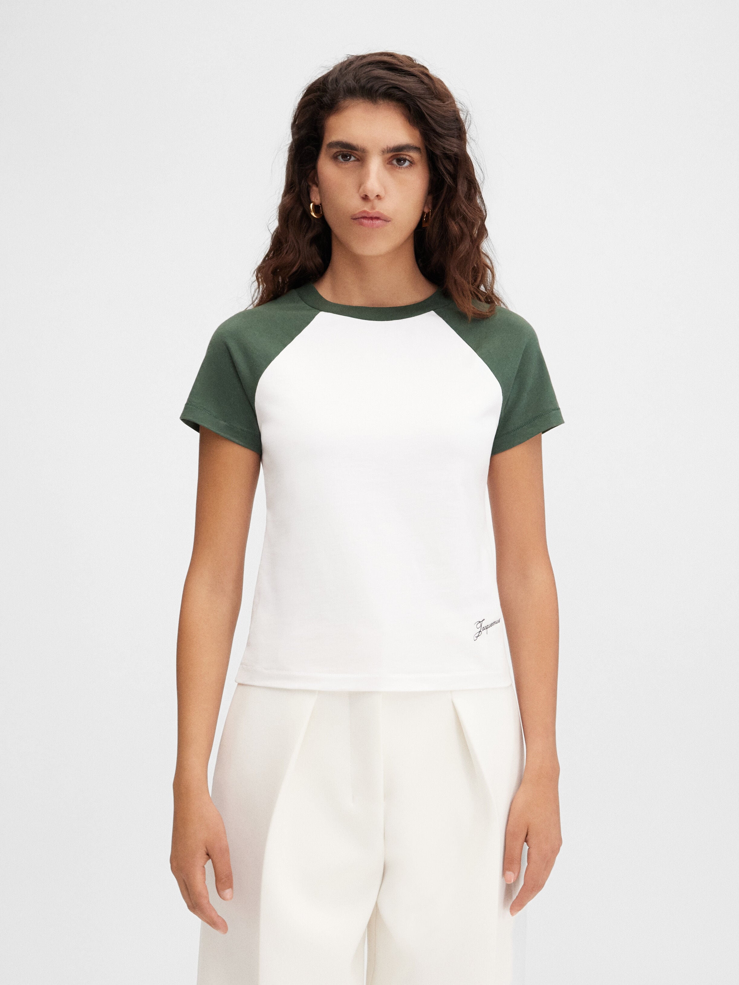 

Бейсбольная футболка JACQUEMUS The Baseball mini t-shirt, цвет Multi-Green
