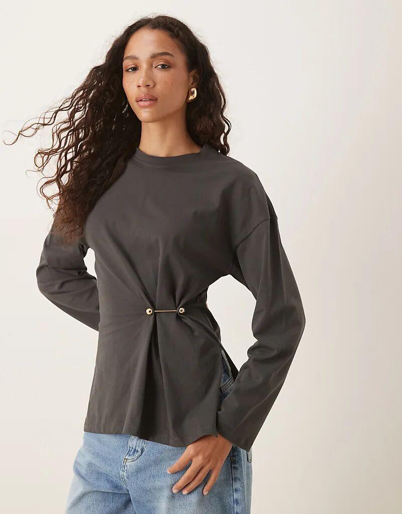 

Длинный свободный топ ASOS DESIGN с утягивающей талией и фурнитурой в антрацитовом цвете