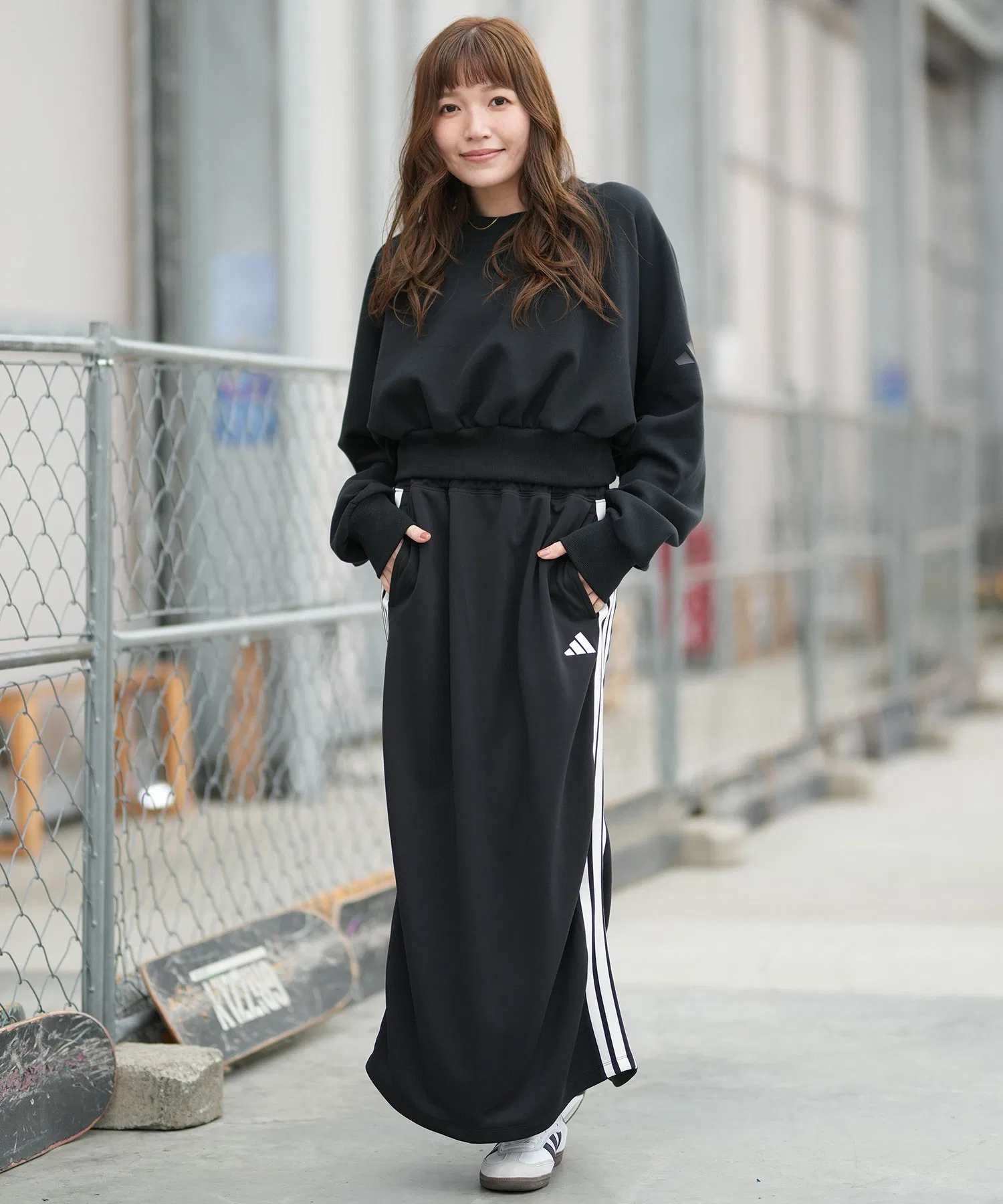 Женская длинная юбка-карандаш adidas из джерси с логотипом чёрная — фото 4