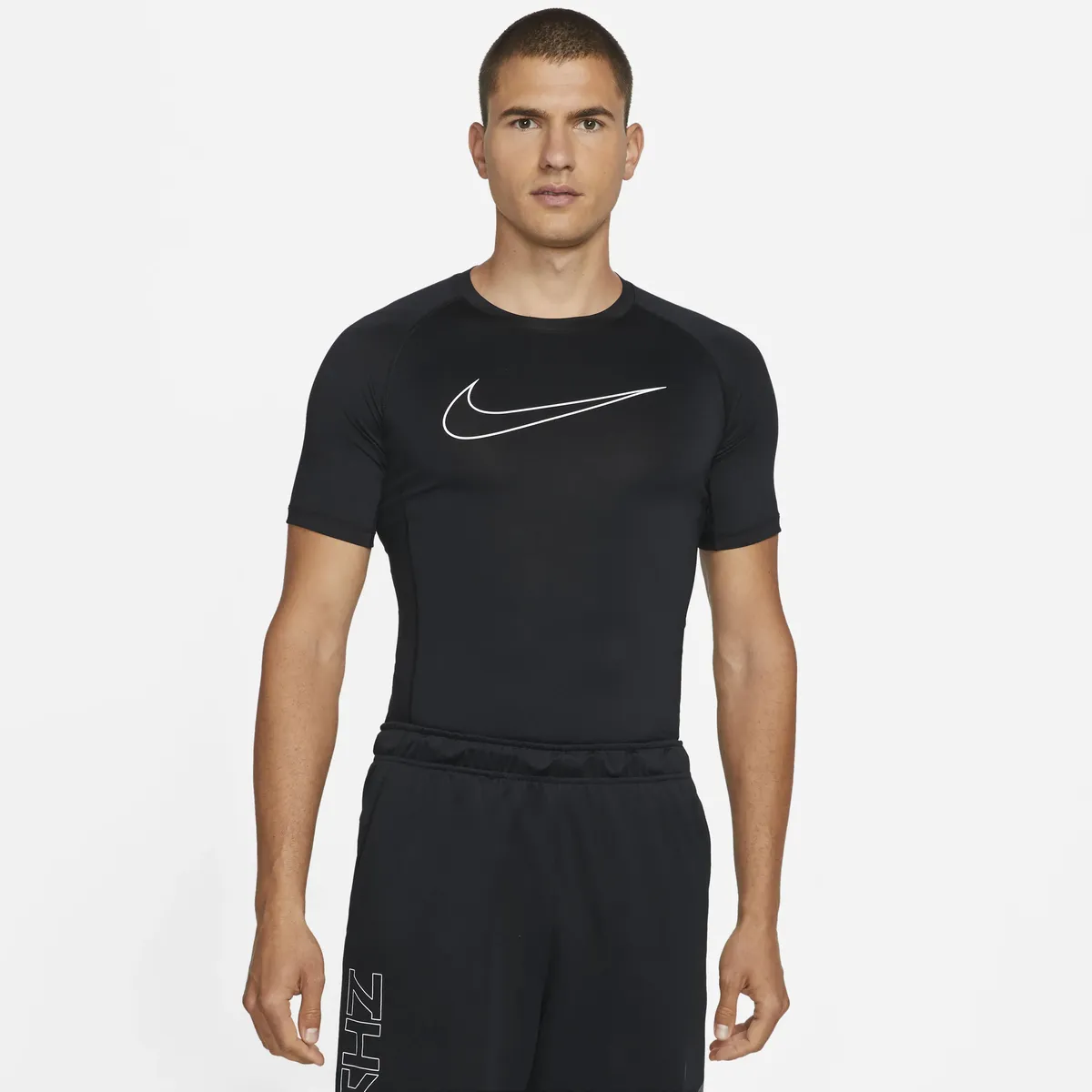 

Тренировочная рубашка Nike "PRO DRI-FIT MENS TIGHT FIT SHORT-SLEEVES", черный