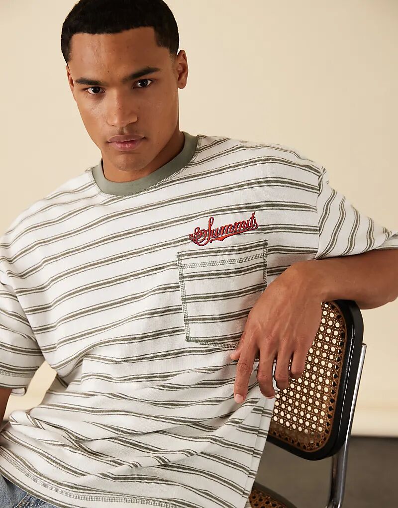 

Футболка ASOS DESIGN свободного кроя с вышивкой на груди в черно-белом цвете