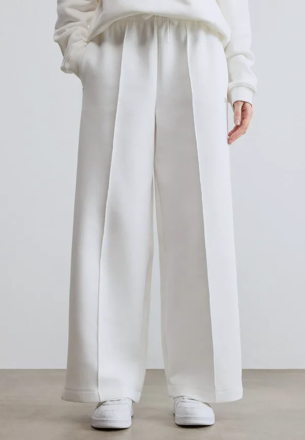 Штаны спортивные Lacoste White